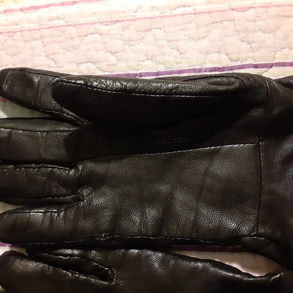 Ladies black leather dress gloves - Picture 11 of 16